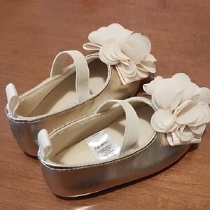 Stepping Stones Dress Shoes Girls Size 1 / 3 - 6 Months Slip On Gold Flowers